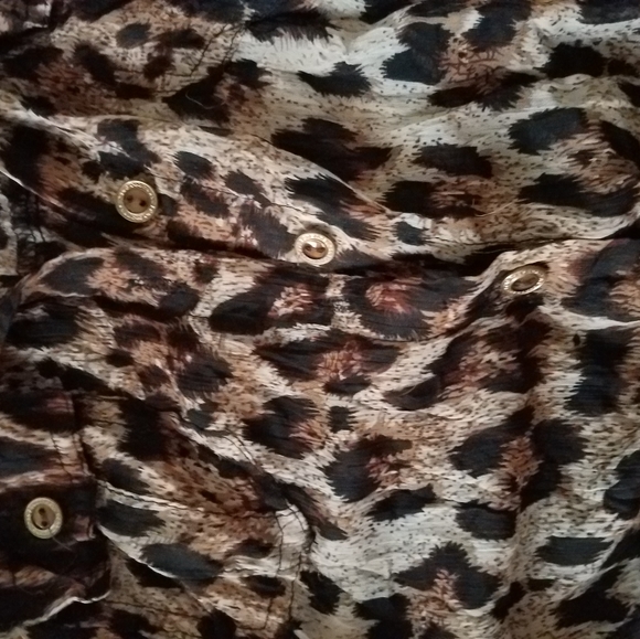 Leopard crop button down blouse - Picture 3 of 4